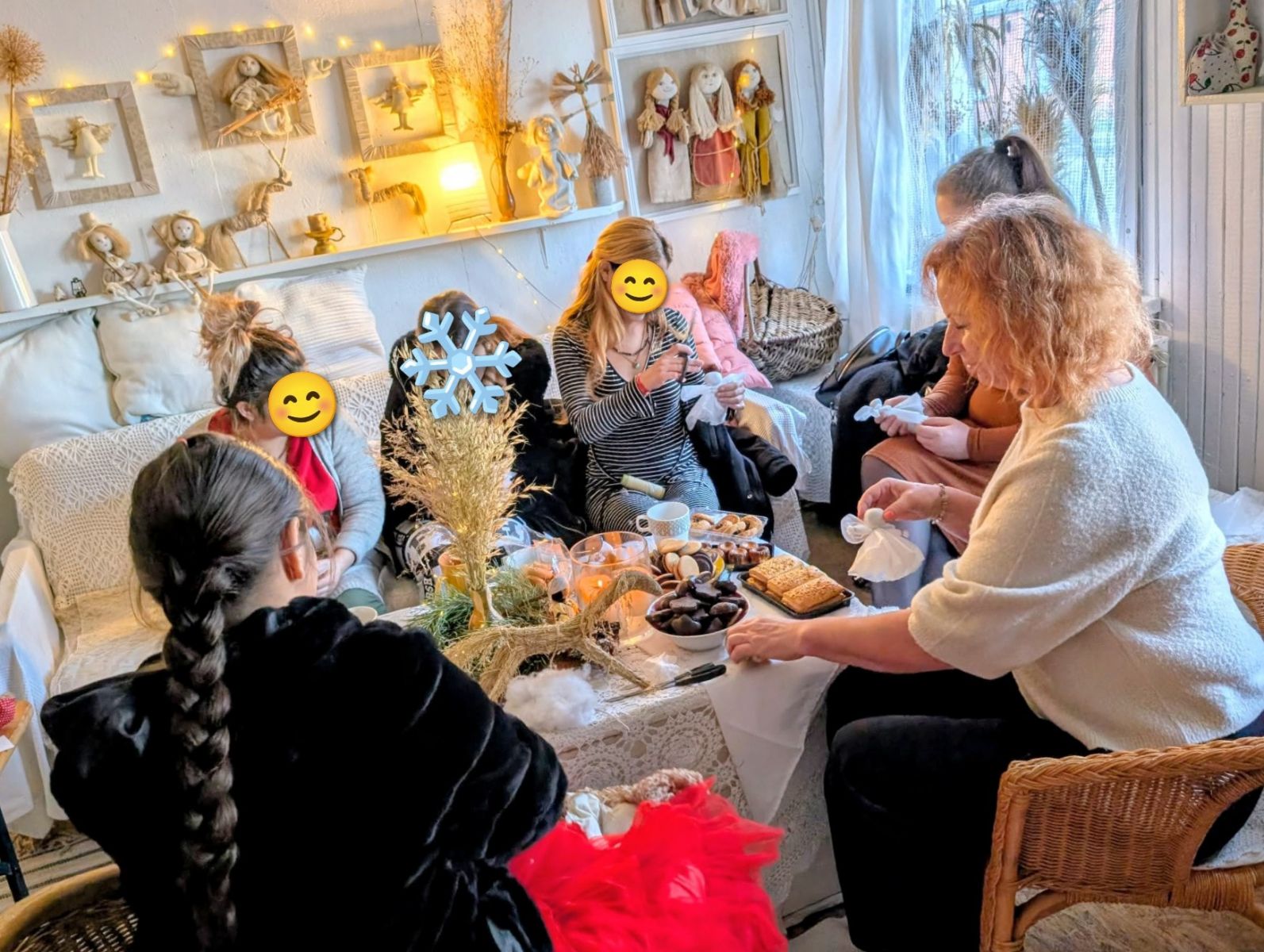 „Kalėdiniai angeliukai“ su romų tautybės moterimis